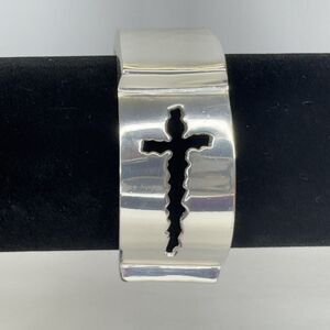 Rustic Cuff Cut Out‎ Cross Bracelet Hammered Silver Tone 1.0" Wide